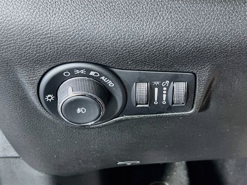 Used 2023 Jeep Compass Latitude AWD/4WD image 10