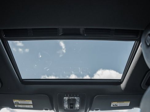 Certified 2025 Mercedes-Benz GLE 450e 4MATIC image 32