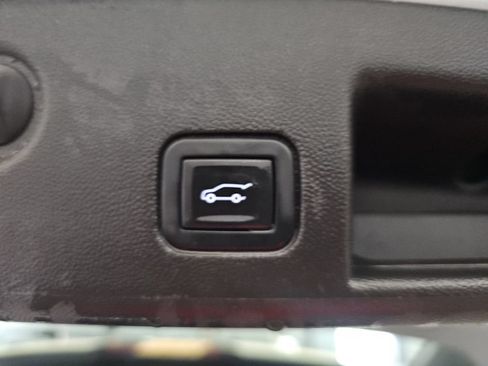 Used 2022 Chevrolet Equinox Premier FWD image 13