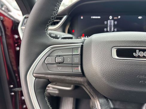 New 2025 Jeep Grand Cherokee Limited image 11