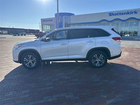 Used 2019 Toyota Highlander LE image 33