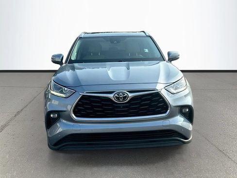 Used 2020 Toyota Highlander Limited FWD image 2