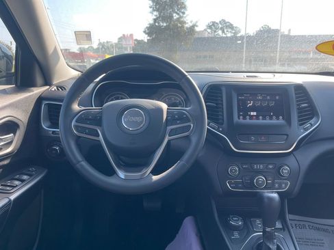 Used 2020 Jeep Cherokee Latitude Plus image 27