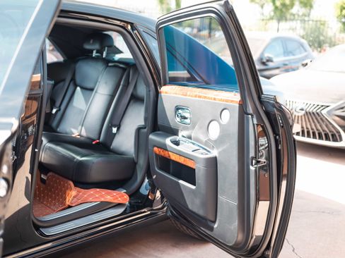 Used 2015 Rolls-Royce Ghost RWD image 14