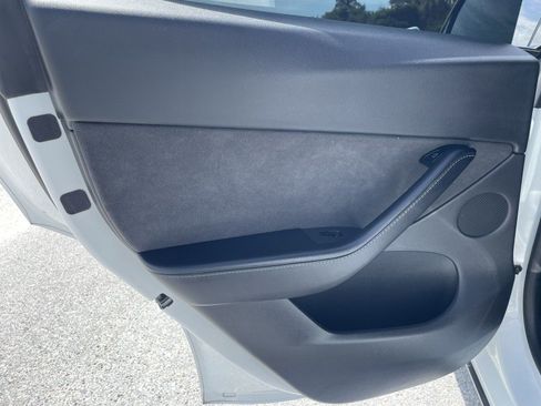 Used 2021 Tesla Model Y Long Range AWD/4WD image 21