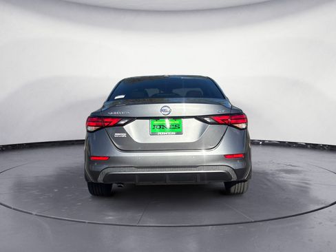Used 2022 Nissan Sentra SV w/ SV Premium Package FWD image 5