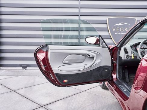 Used 2005 Porsche 911 Turbo image 29