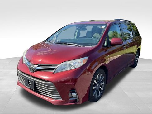 Used 2019 Toyota Sienna XLE w/ XLE Navigation Package AWD/4WD image 4