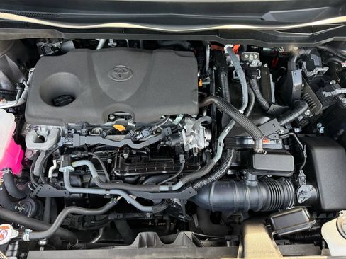 Used 2023 Toyota Sienna XLE FWD image 21