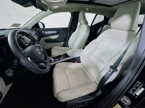 Used 2023 Volvo XC40 B5 Plus w/ Driver Assist Package AWD/4WD image 14
