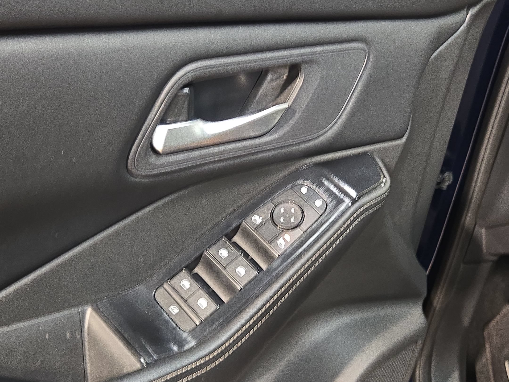 Used 2025 Nissan Rogue SV AWD/4WD image 21