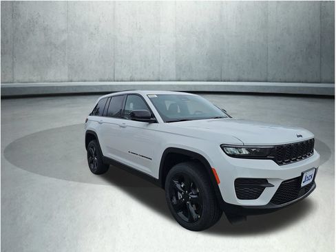 New 2025 Jeep Grand Cherokee Altitude AWD/4WD image 11