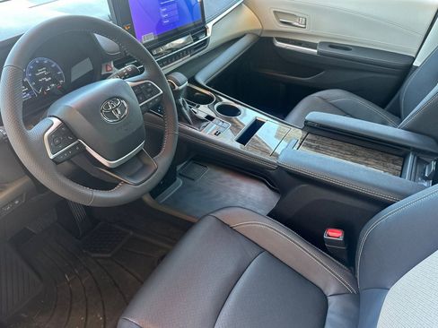 New 2026 Toyota Sienna Limited FWD image 11