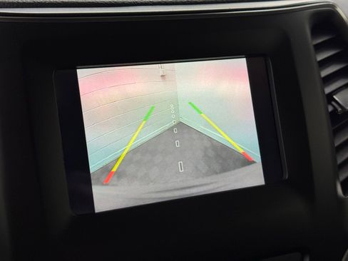 Used 2019 Jeep Cherokee Latitude Plus w/ Comfort/Convenience Group image 13