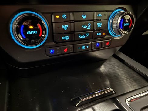 Used 2019 Ford F150 Lariat w/ Equipment Group 502A Luxury AWD/4WD image 38