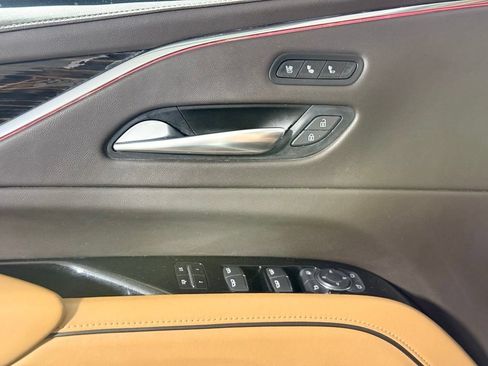 Used 2021 Cadillac Escalade ESV Premium Luxury AWD/4WD image 22