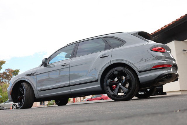 Used 2023 Bentley Bentayga AWD/4WD image 17
