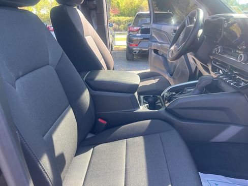 Used 2025 Chevrolet Colorado W/T w/ Advanced Trailering Package image 18