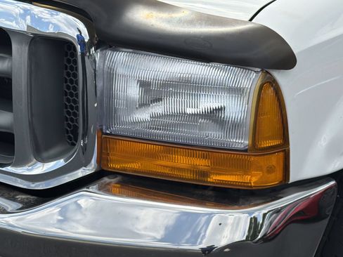 Used 2000 Ford F250 XL RWD image 2