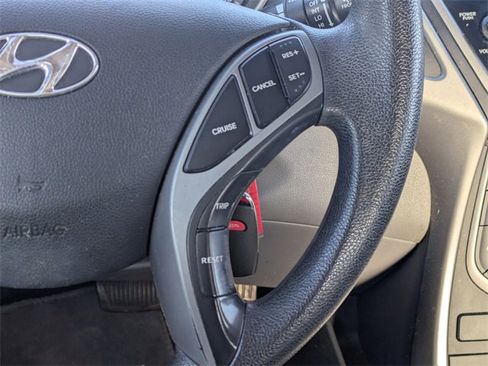 Used 2016 Hyundai Elantra SE image 21