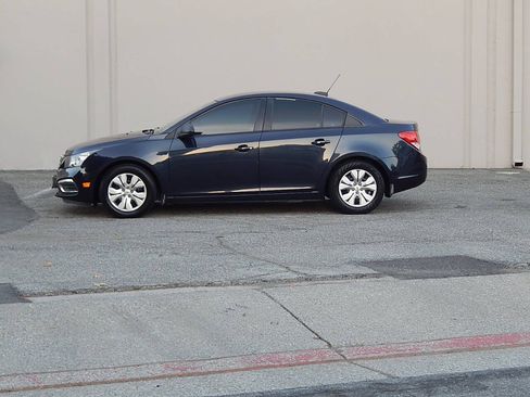 Used 2016 Chevrolet Cruze LS FWD image 6