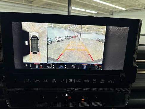 Used 2025 GMC Hummer EV 3X w/ LPO, Illumination Package AWD/4WD image 17