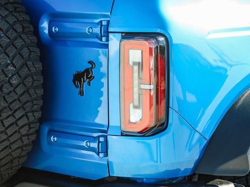 Used 2022 Ford Bronco Wildtrak image 9