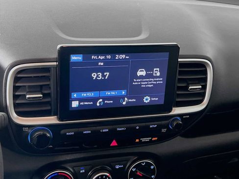 Used 2024 Hyundai Venue SE image 14