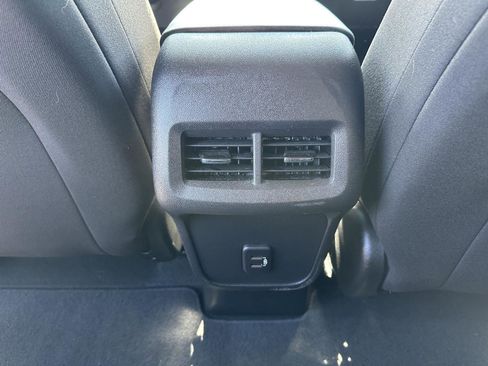 Used 2023 Chevrolet Equinox LT image 18