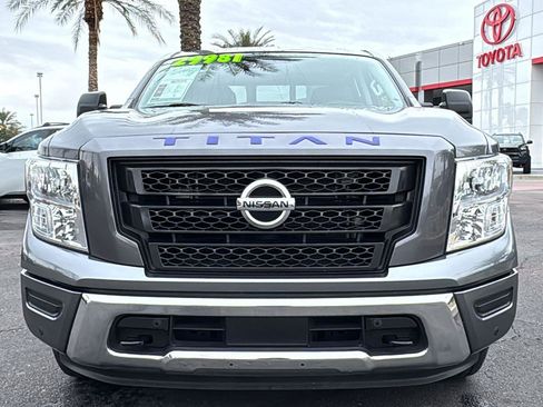 Used 2022 Nissan Titan SV w/ SV Convenience Package image 2