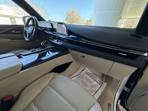 Certified 2022 Cadillac Escalade Premium Luxury AWD/4WD image 30