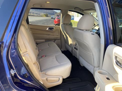 Used 2017 Nissan Pathfinder S AWD/4WD image 12