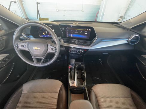 Used 2025 Chevrolet Trax LT image 31