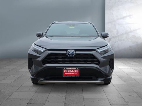 Used 2022 Toyota RAV4 SE w/ Convenience Package image 2