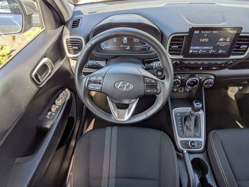 Used 2025 Hyundai Venue SEL FWD image 15