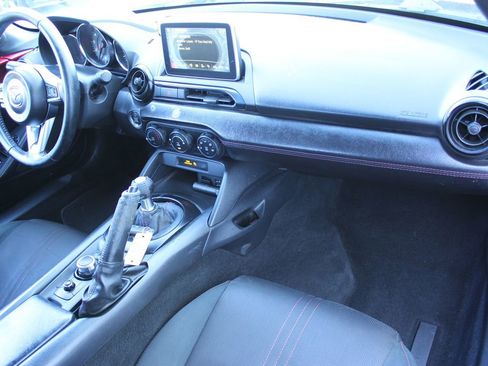 Used 2016 MAZDA MX-5 Miata Club image 23
