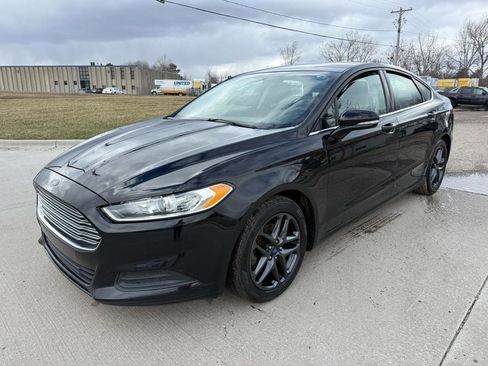 Used 2016 Ford Fusion SE image 1