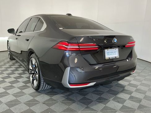 Certified 2025 BMW 530i w/ Premium Package image 7