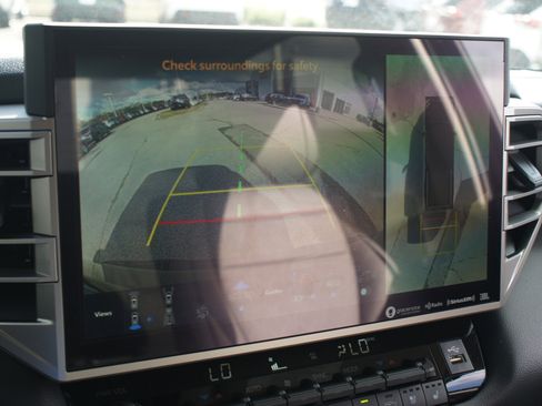 Used 2024 Toyota Tundra Limited image 8