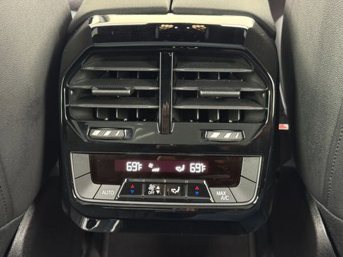 Used 2022 BMW iX xDrive50 w/ Premium Package image 37