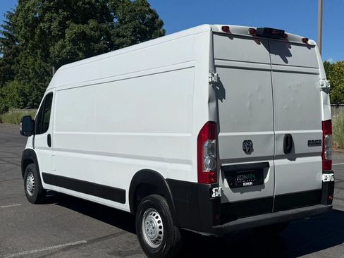 Used 2024 RAM ProMaster 2500 w/ Safety Group FWD image 3