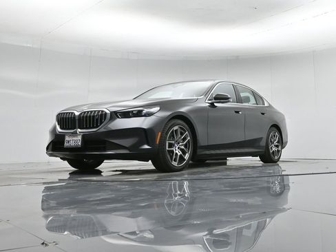 Used 2024 BMW i5 eDrive40i image 49