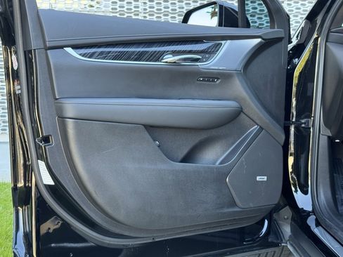 Used 2025 Cadillac XT6 Premium Luxury image 21