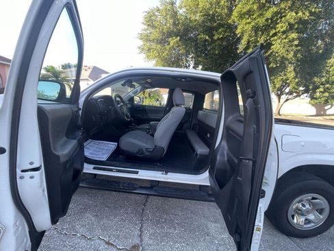 Used 2018 Toyota Tacoma SR image 16
