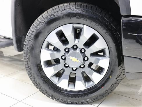 Used 2024 Chevrolet Silverado 2500 Custom w/ Custom Value Package image 11