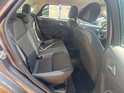 Used 2014 Ford Focus SE FWD image 23