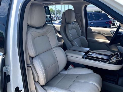 Used 2021 Lincoln Navigator Reserve w/ Luxury Package AWD/4WD image 28