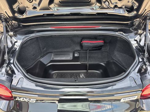 Used 2016 MAZDA MX-5 Miata Club RWD image 8