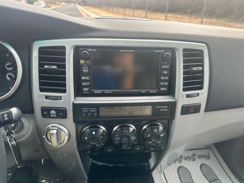 Used 2008 Toyota 4Runner Limited image 21