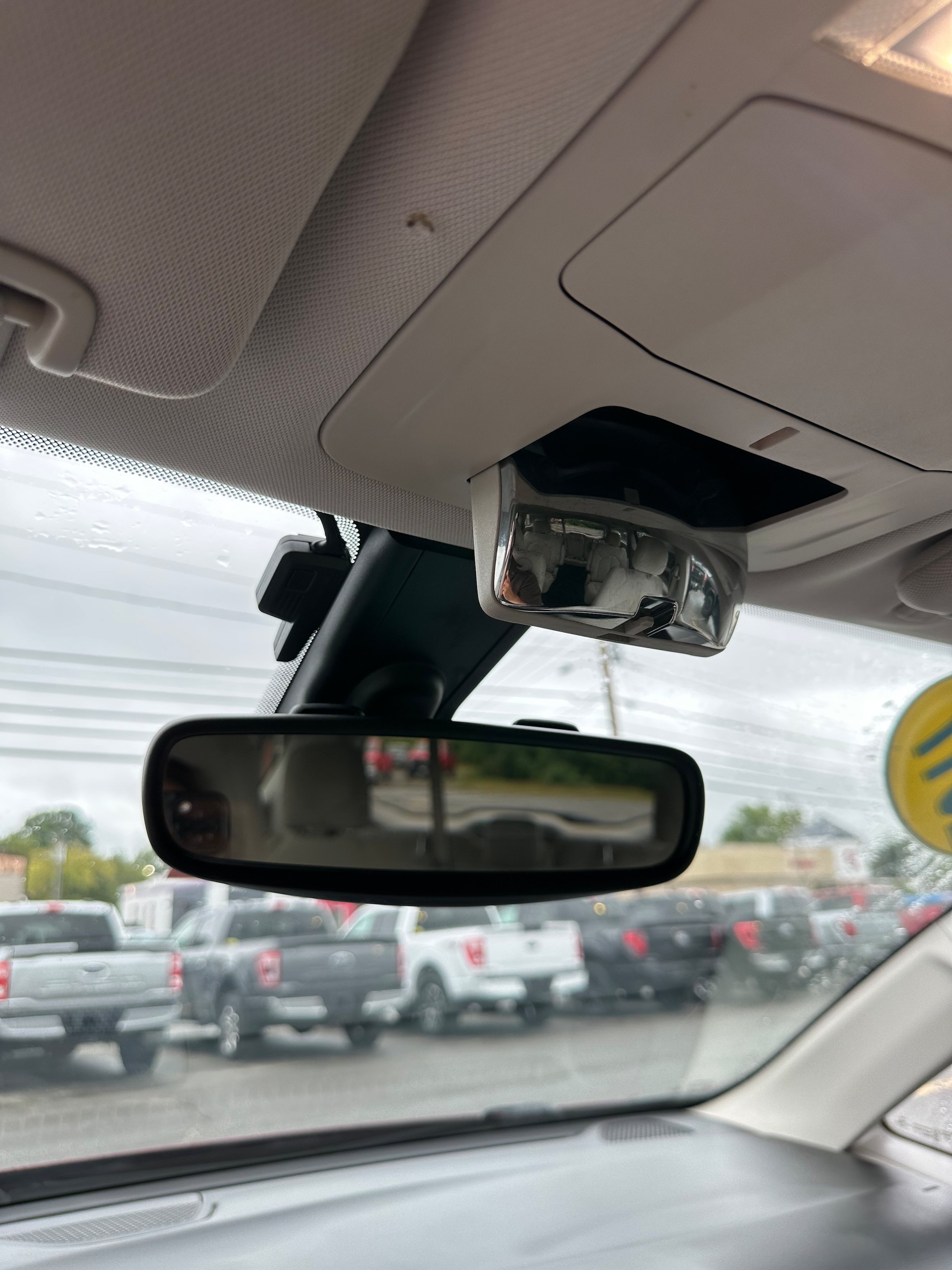 Used 2017 Chrysler Pacifica LX FWD image 16